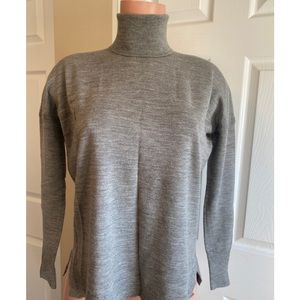 Beautiful J Crew turtleneck sweater top xxs